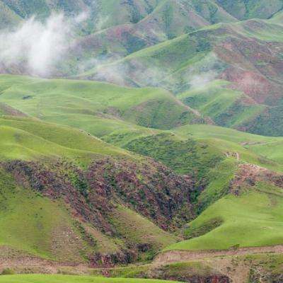 《经济半小时》 20240515 新疆：大漠戈壁崛起绿电“蓝海”